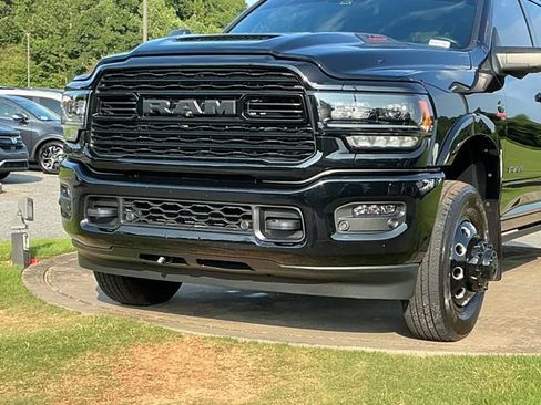 Used 2024 RAM 3500 Limited AWD/4WD image 10