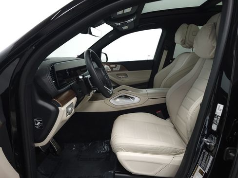 Used 2026 Mercedes-Benz GLS 580 4MATIC w/ Night Package image 8