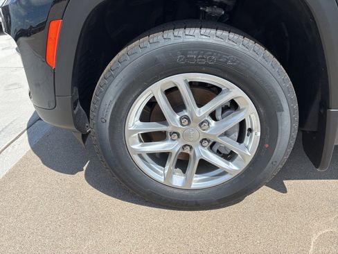 New 2025 Jeep Grand Cherokee Laredo X w/ Luxury Tech Group I image 12