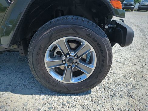 Used 2024 Jeep Wrangler Unlimited AWD/4WD image 12