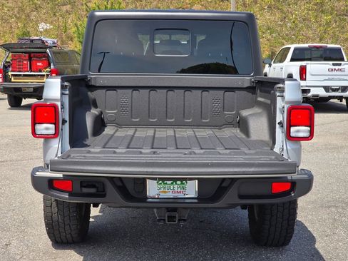 Used 2022 Jeep Gladiator Sport AWD/4WD image 11