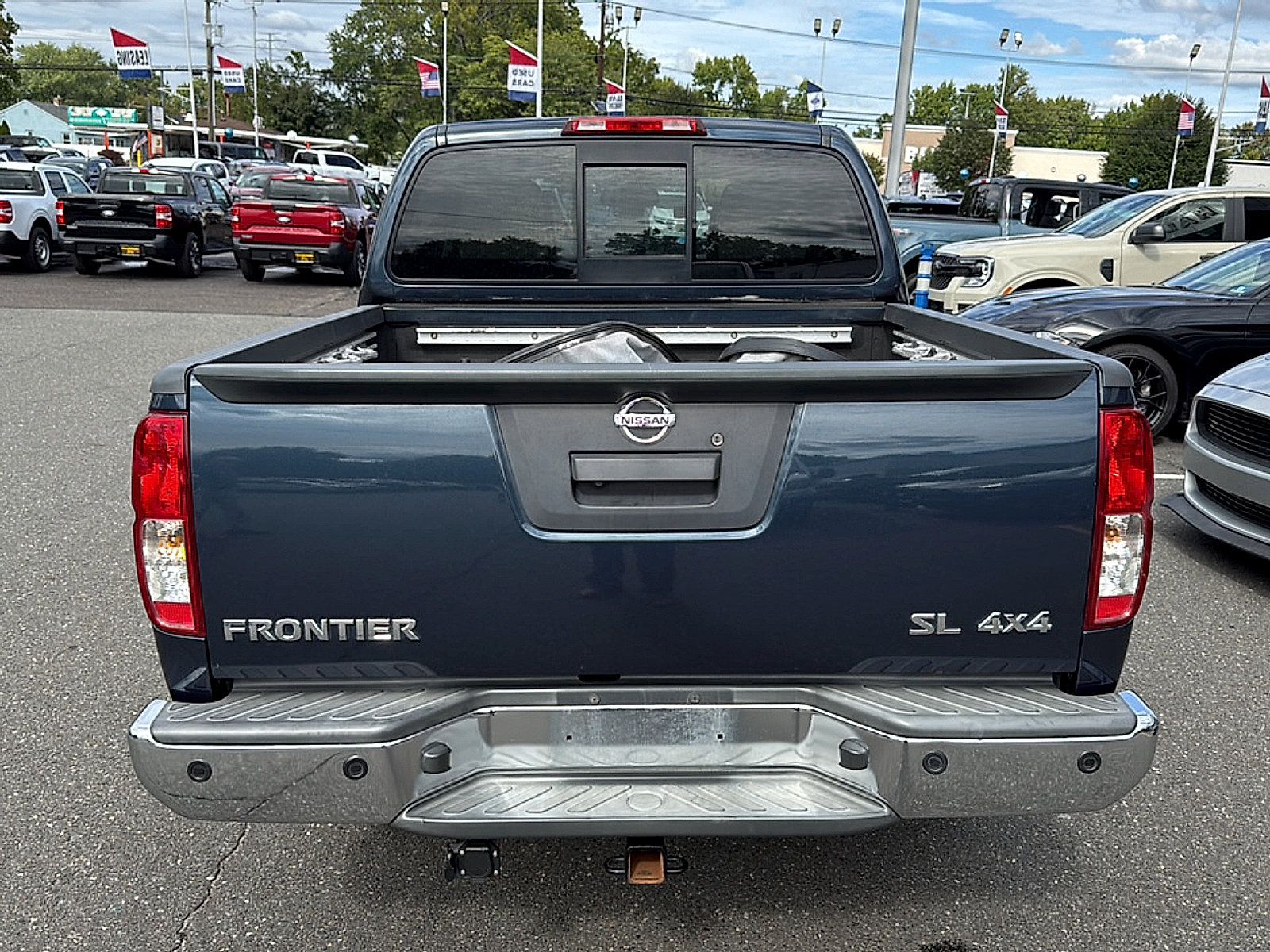 Used 2015 Nissan Frontier SL w/ Moonroof Package AWD/4WD image 8