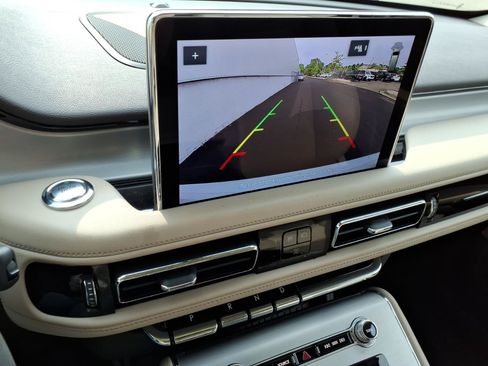Used 2024 Lincoln Aviator AWD image 24