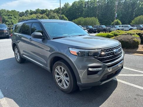 Used 2022 Ford Explorer XLT w/ Equipment Group 202A AWD/4WD image 4