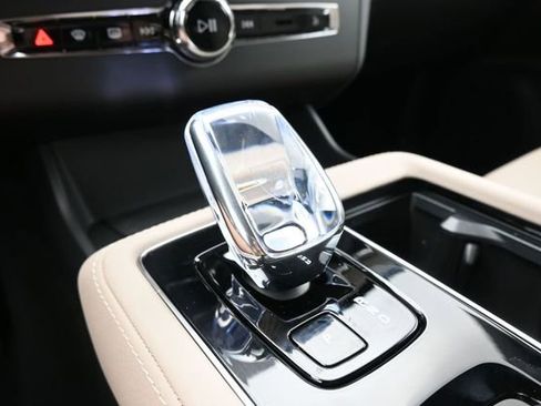 New 2026 Volvo XC90 T8 Plus w/ Protection Package Premier AWD/4WD image 13
