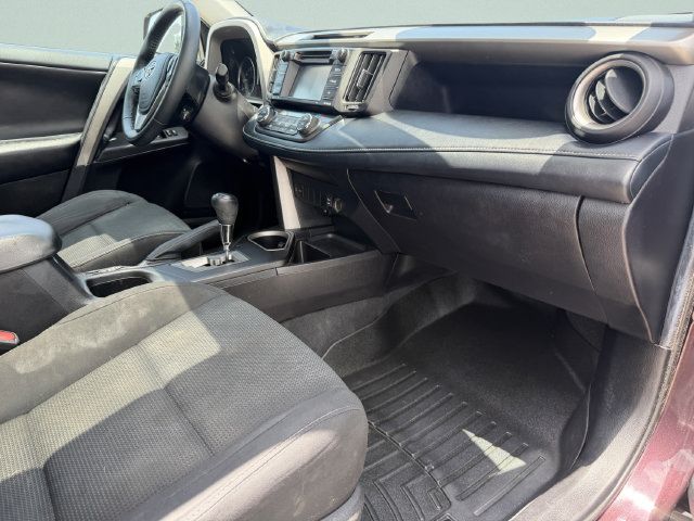 Used 2018 Toyota RAV4 XLE FWD image 17
