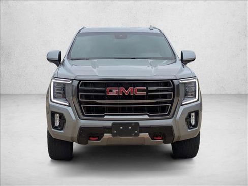 Used 2023 GMC Yukon XL AT4 image 2