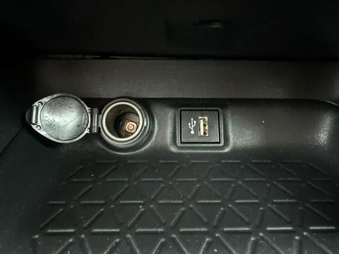 Used 2023 Toyota RAV4 LE AWD/4WD image 37