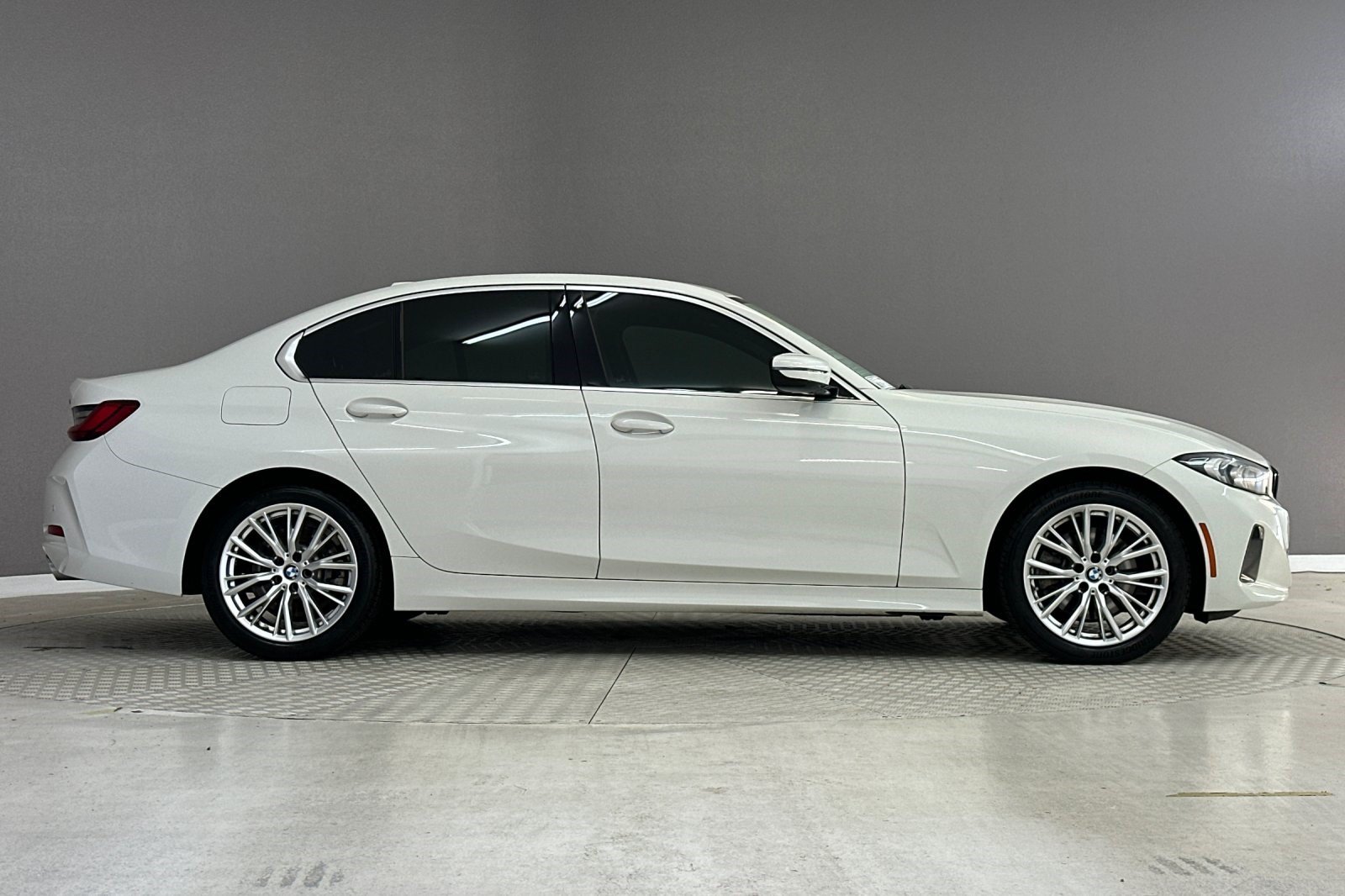 Certified 2024 BMW 330i Sedan w/ Convenience Package RWD image 7
