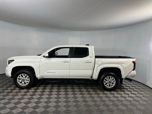 Used 2025 Toyota Tacoma SR5 image 10