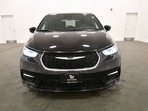 Used 2025 Chrysler Pacifica Select FWD image 11