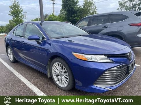 Used 2018 Toyota Camry XLE FWD image 1