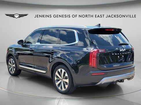 Used 2022 Kia Telluride EX w/ EX Premium Package FWD image 4