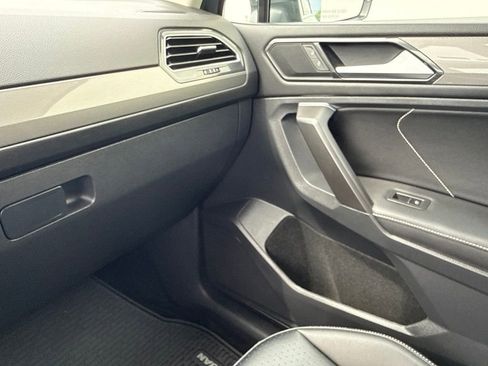 Used 2022 Volkswagen Tiguan SE FWD image 30