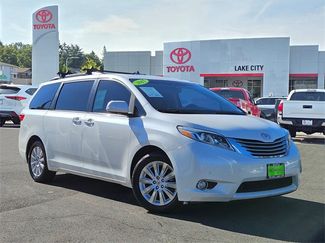 Used 2015 Toyota Sienna Limited image 1