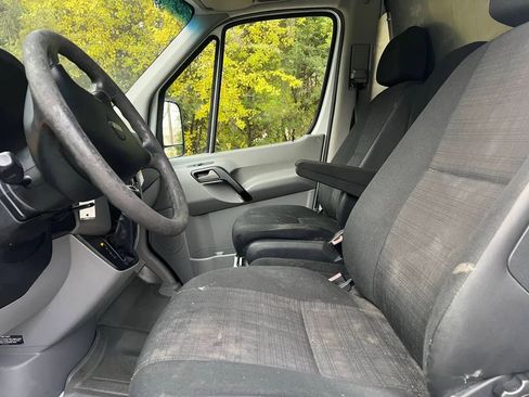 Used 2014 Freightliner Sprinter 2500 image 10