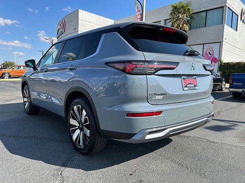 New 2025 Mitsubishi Outlander SE image 9