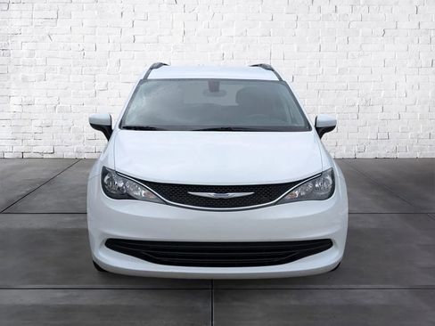 Used 2020 Chrysler Voyager Lxi image 6