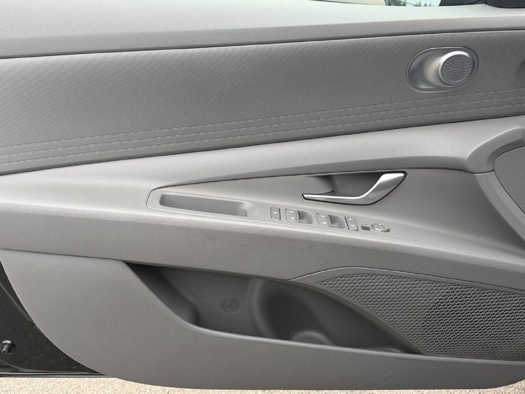 Used 2024 Hyundai Elantra SEL FWD image 21