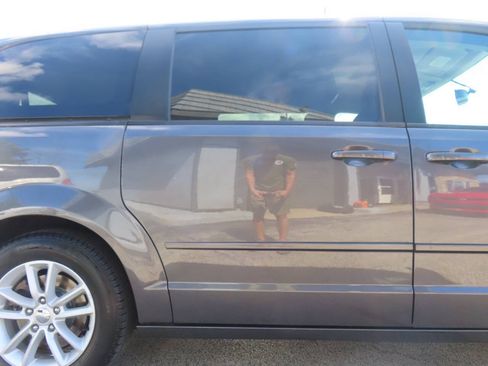 Used 2016 Dodge Grand Caravan SXT w/ Quick Order Package 29G SXT FWD image 22