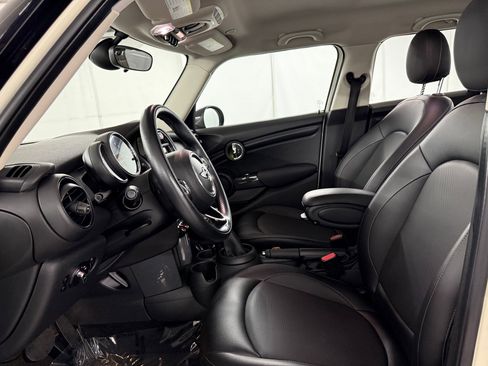 Used 2017 MINI Cooper 4-Door Hardtop image 22