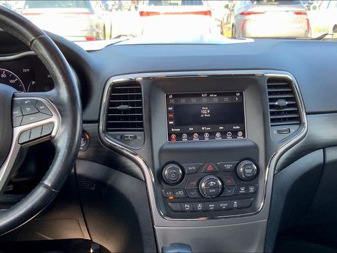 Used 2021 Jeep Grand Cherokee Laredo RWD image 7