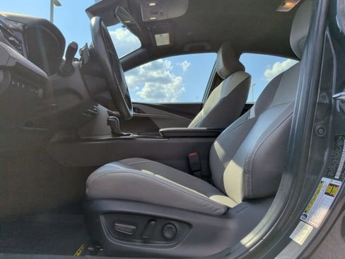 Used 2025 Toyota Camry SE FWD image 11