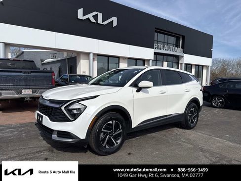 Used 2023 Kia Sportage LX image 1