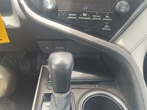 Used 2021 Toyota Camry SE w/ Cold Weather Package AWD/4WD image 14