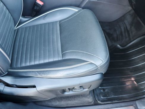 Used 2017 Land Rover Discovery First Edition image 26