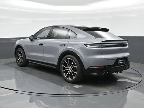 Certified 2025 Porsche Cayenne GTS AWD/4WD image 3