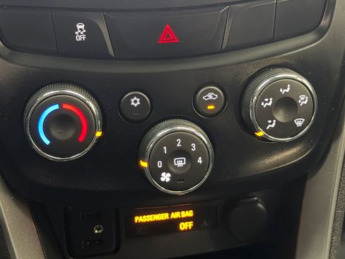 Used 2019 Chevrolet Trax LS image 28