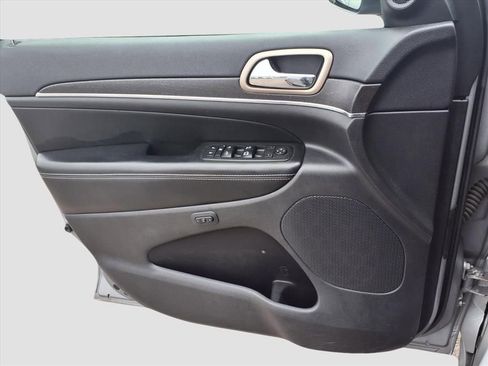 Used 2017 Jeep Grand Cherokee Limited w/ Luxury Group II image 27