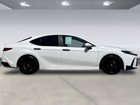 Used 2025 Toyota Camry SE FWD image 8