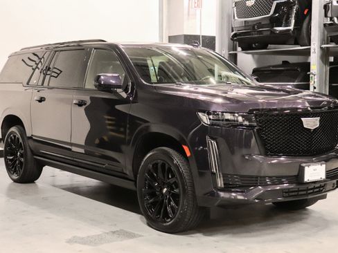 Used 2023 Cadillac Escalade ESV Sport Platinum w/ LPO, ONYX Package AWD/4WD image 7