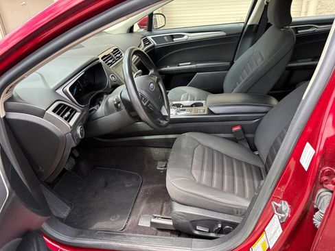 Certified 2019 Ford Fusion SE FWD image 18