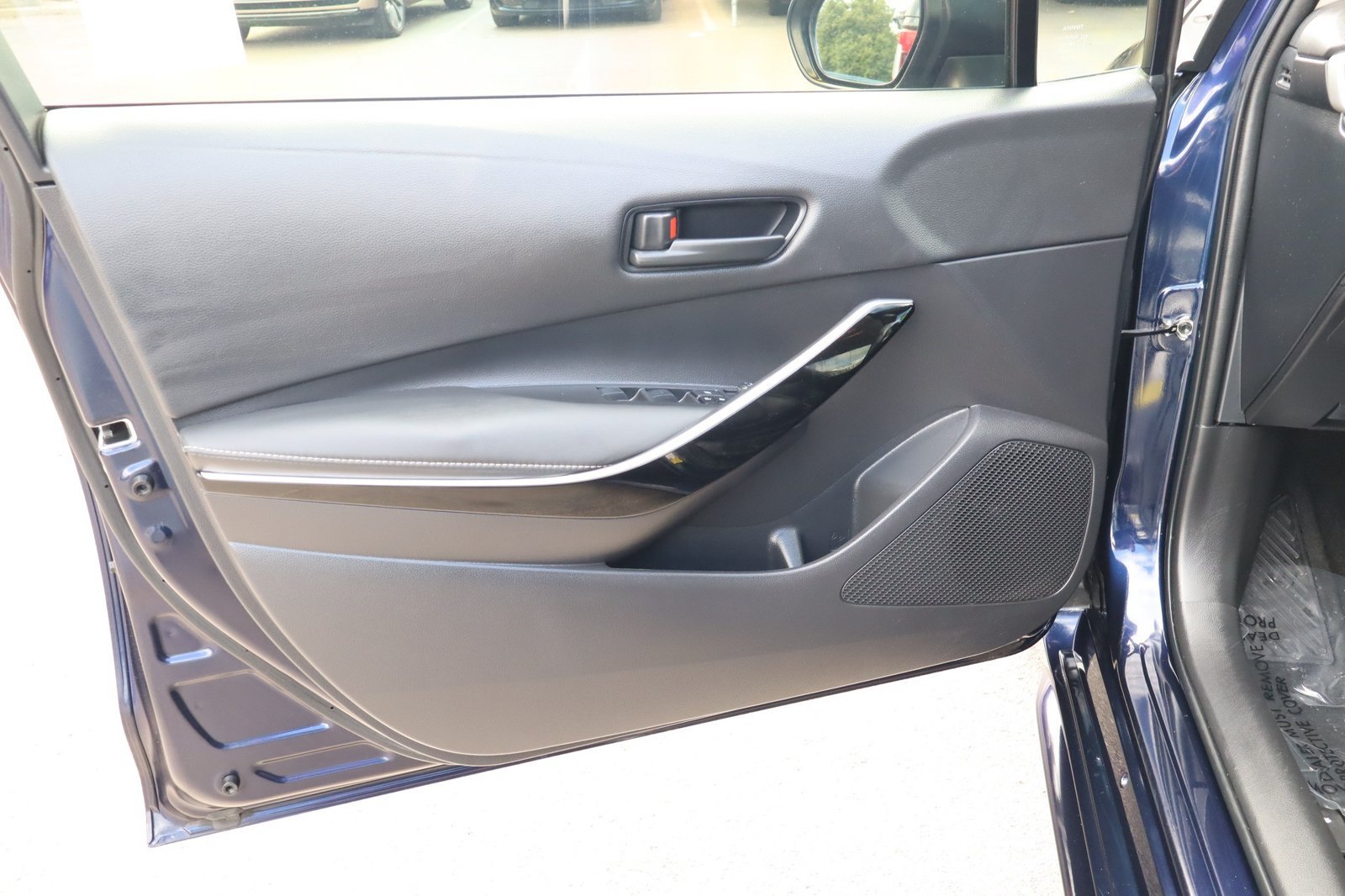 Used 2022 Toyota Corolla LE w/ Premium Interior Package FWD image 18