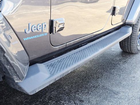 Used 2025 Jeep Wrangler Unlimited Sahara image 19