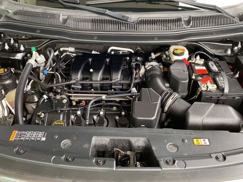Used 2018 Ford Explorer XLT w/ Equipment Group 202A AWD/4WD image 47