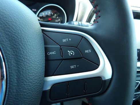 Used 2018 Jeep Compass Limited w/ Navigation Group AWD/4WD image 18