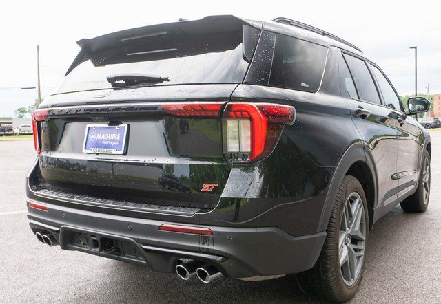 Used 2025 Ford Explorer ST AWD/4WD image 6