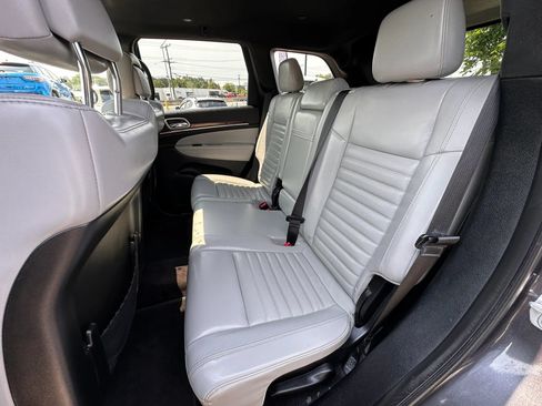 Used 2018 Jeep Grand Cherokee Limited AWD/4WD image 16
