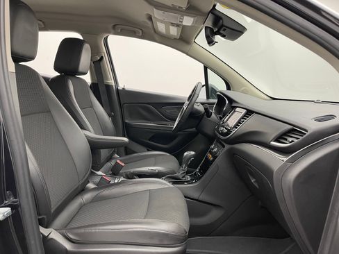 Used 2022 Buick Encore Preferred w/ Safety Package II AWD/4WD image 28