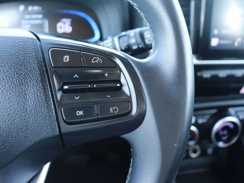 Used 2025 Hyundai Venue SEL image 19