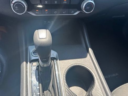 Used 2025 Nissan Altima 2.5 SV FWD image 13