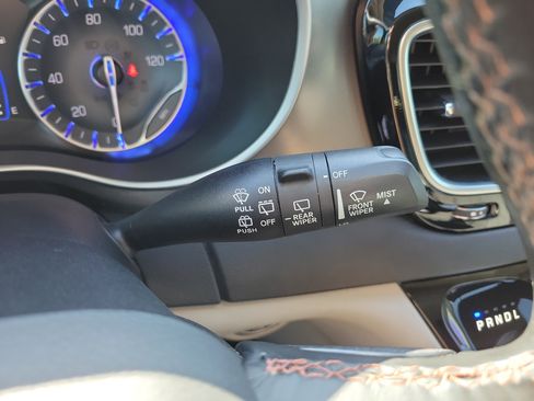 Used 2020 Chrysler Pacifica Touring w/ Cold Weather Group FWD image 30