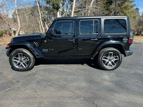 Used 2024 Jeep Wrangler Unlimited w/ Convenience Group AWD/4WD image 3