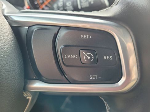 Used 2022 Jeep Wrangler Unlimited Sahara image 29