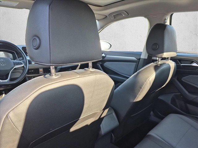 Used 2025 Volkswagen Jetta SE FWD image 29