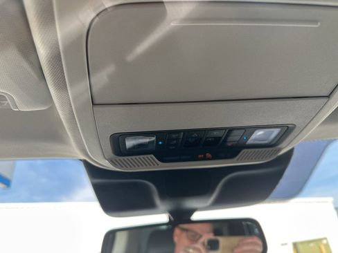 Used 2025 Ford Expedition Active AWD/4WD image 24